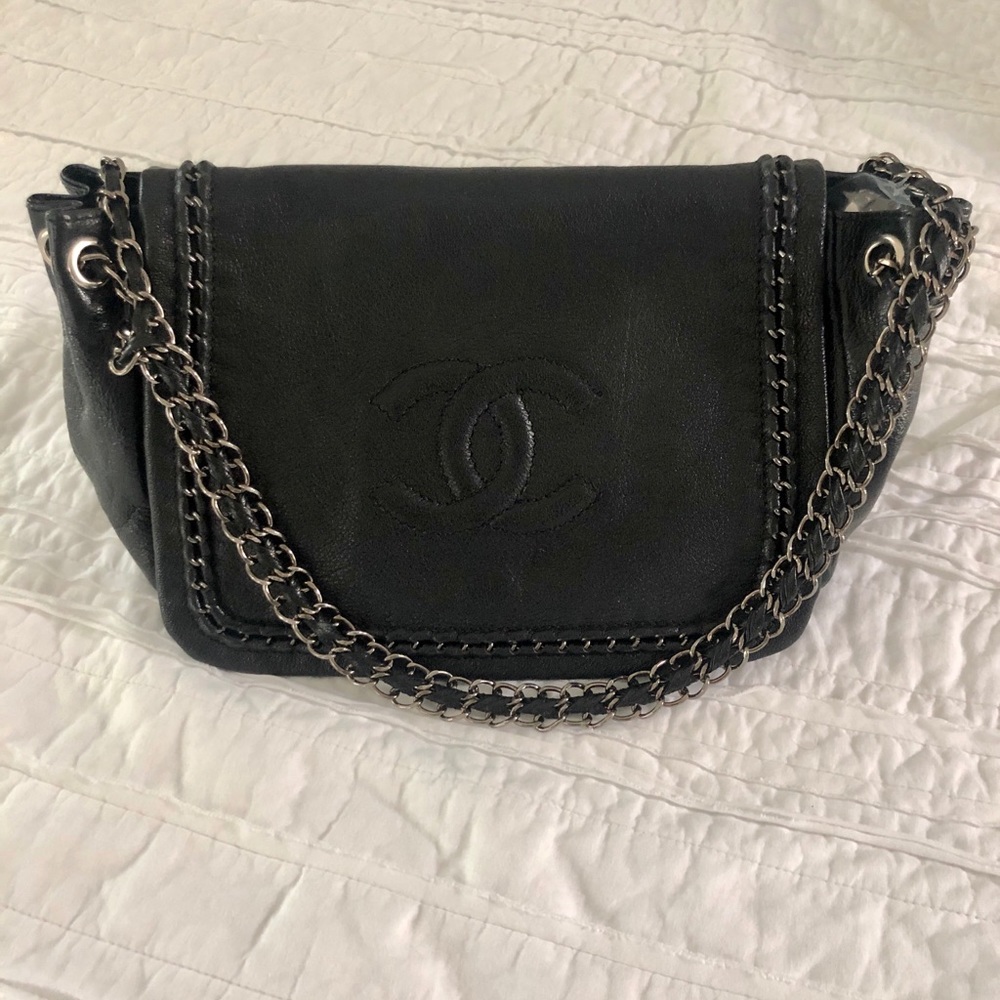 Chanel black chain shoulder flap bag